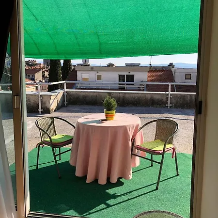 Nora Apartment Split